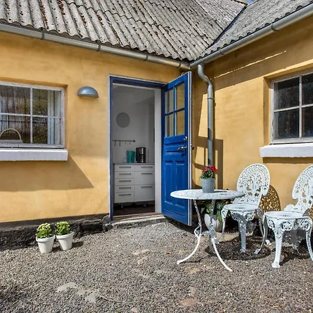 Apartment 2 Bedroom Beautiful In *